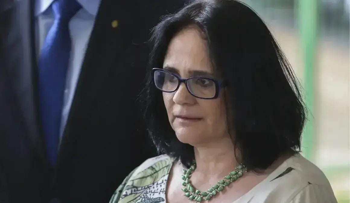 Damares Alves indenização professora