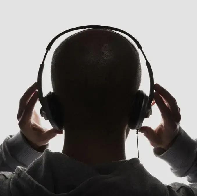 Fones de ouvido com cancelamento de ruído