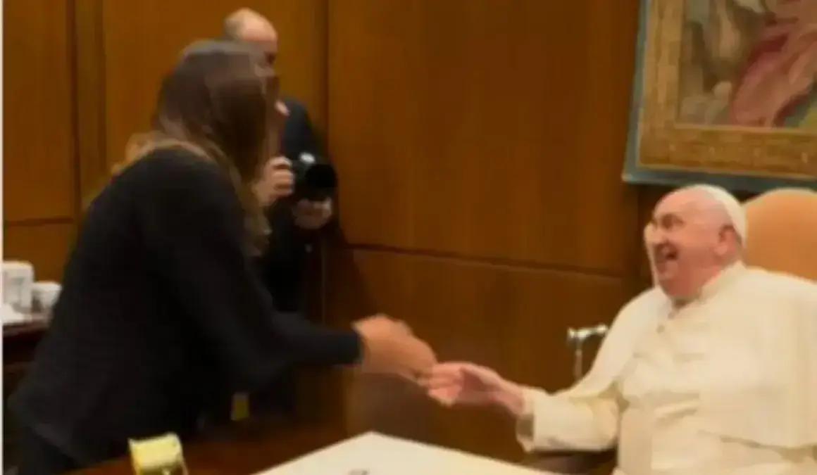 Janja encontra Papa Francisco