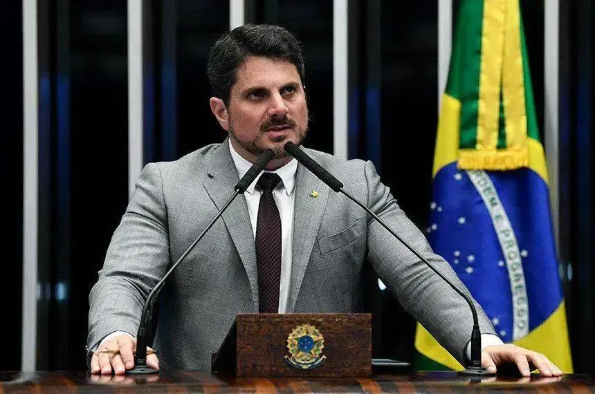 Doação de arma para PF