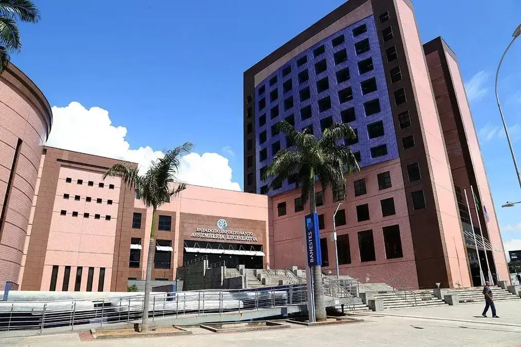 Ex-prefeitos em cargos comissionados