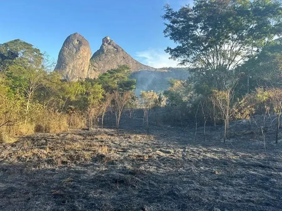 Incêndio no Monumento Natural Frade e Freira