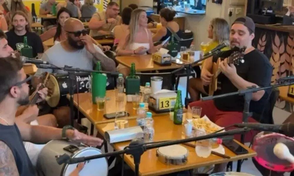 Música ao vivo em bares