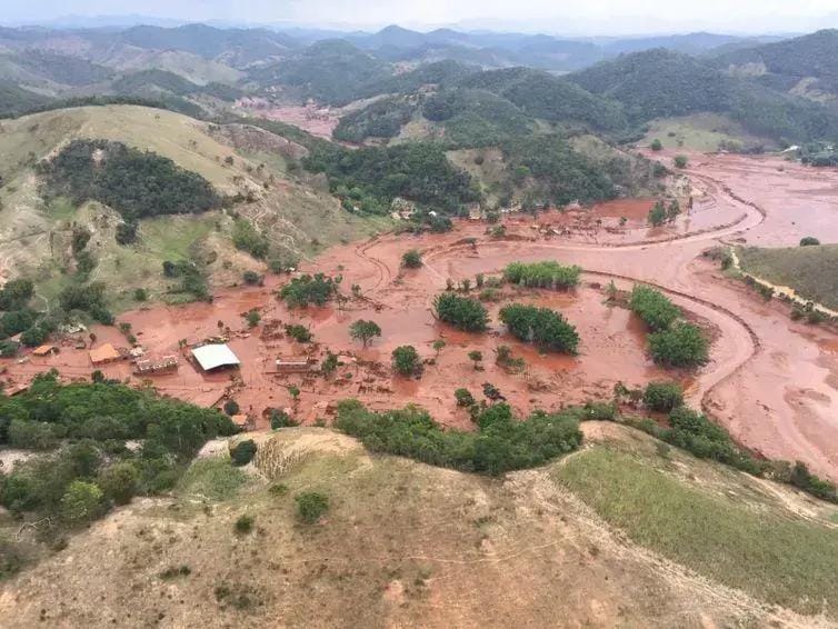 Rompimento de barragem em Mariana