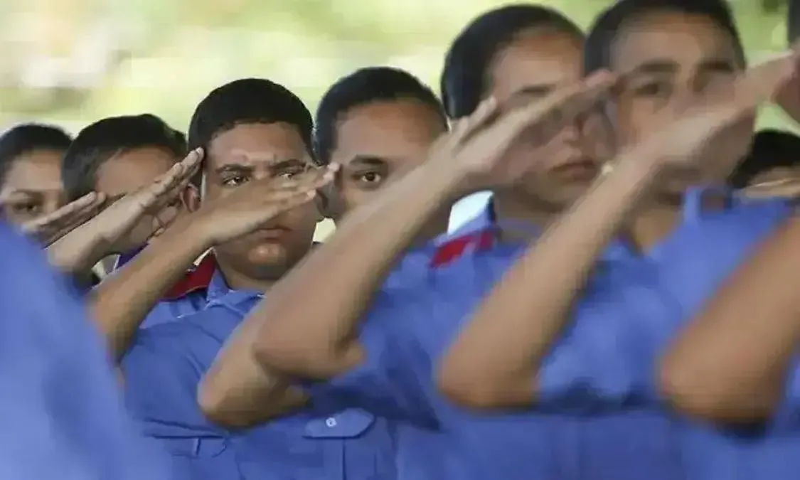 Escolas cívico-militares na Serra