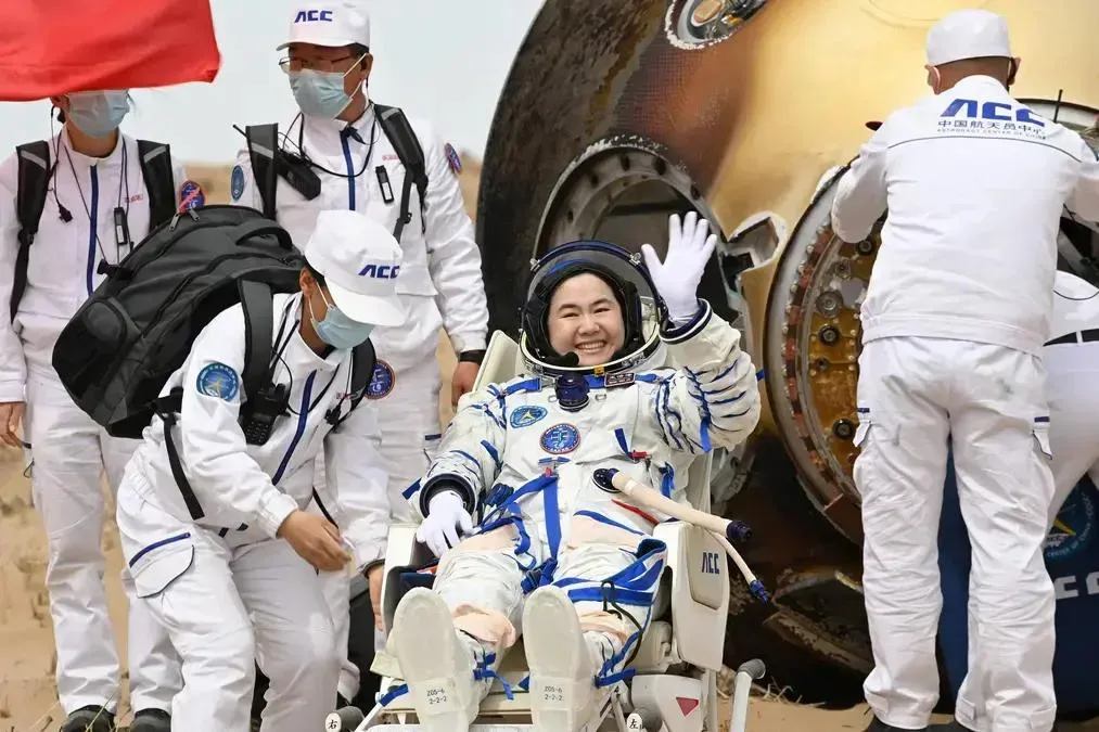 Pouso da Shenzhou-19