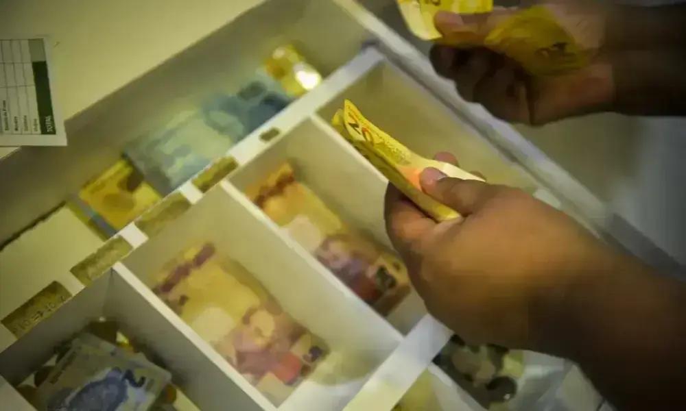 Recusar pagamento em dinheiro
