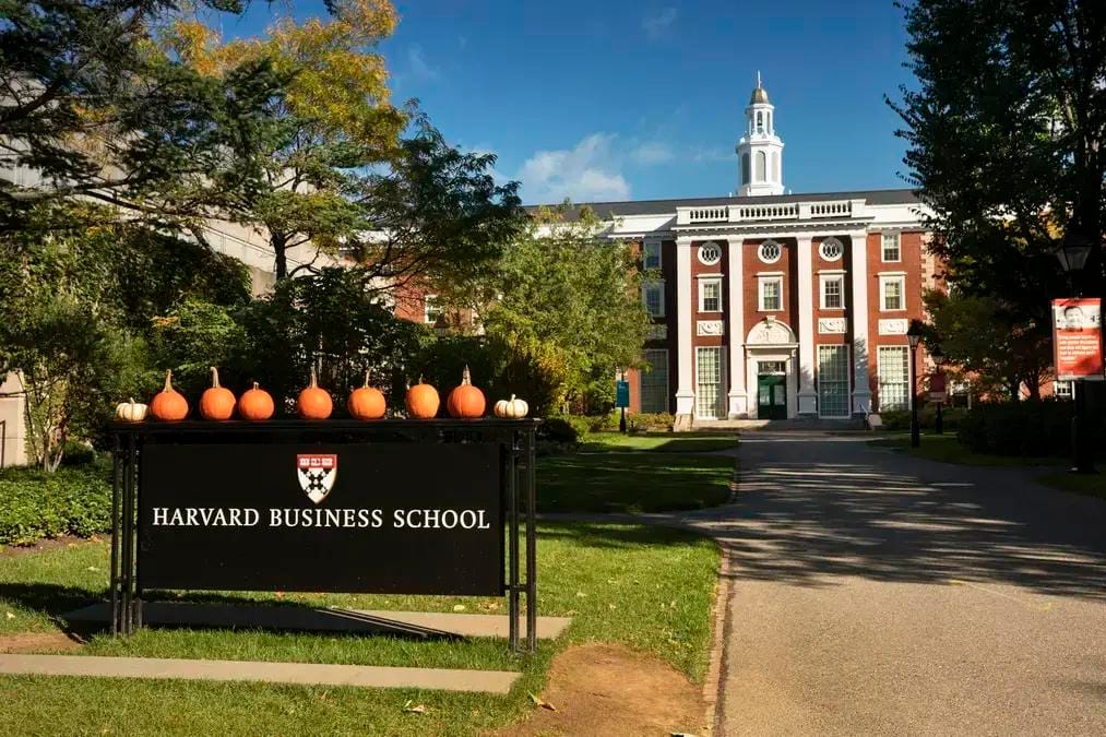 Harvard e estudantes estrangeiros