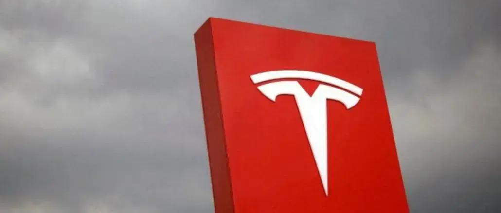 Tesla lança táxi robô