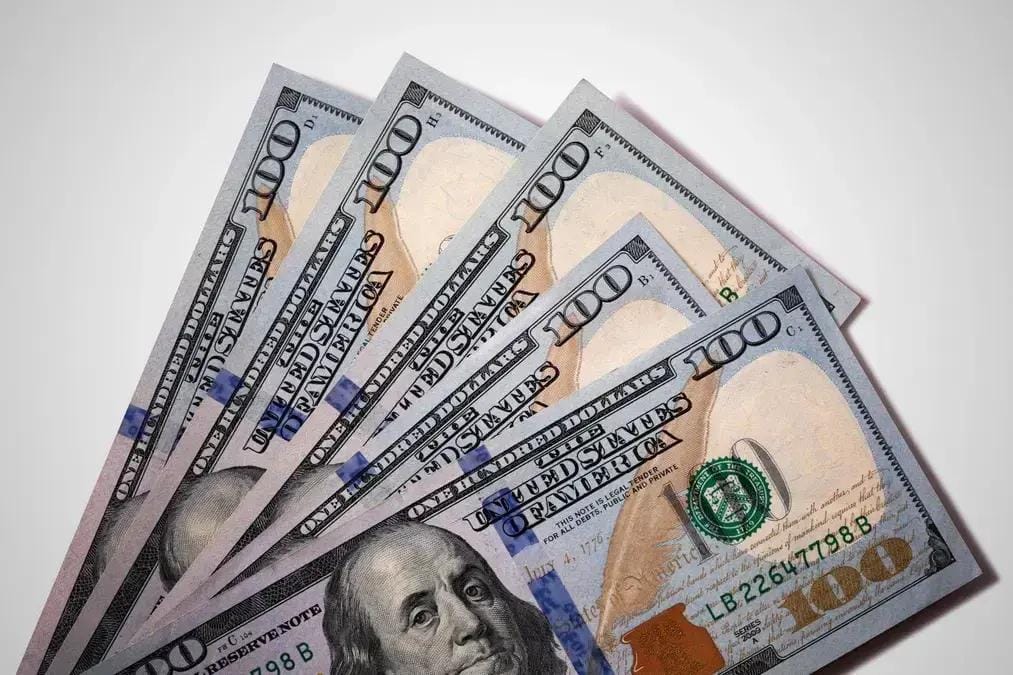 Tesouro emite títulos em dólar