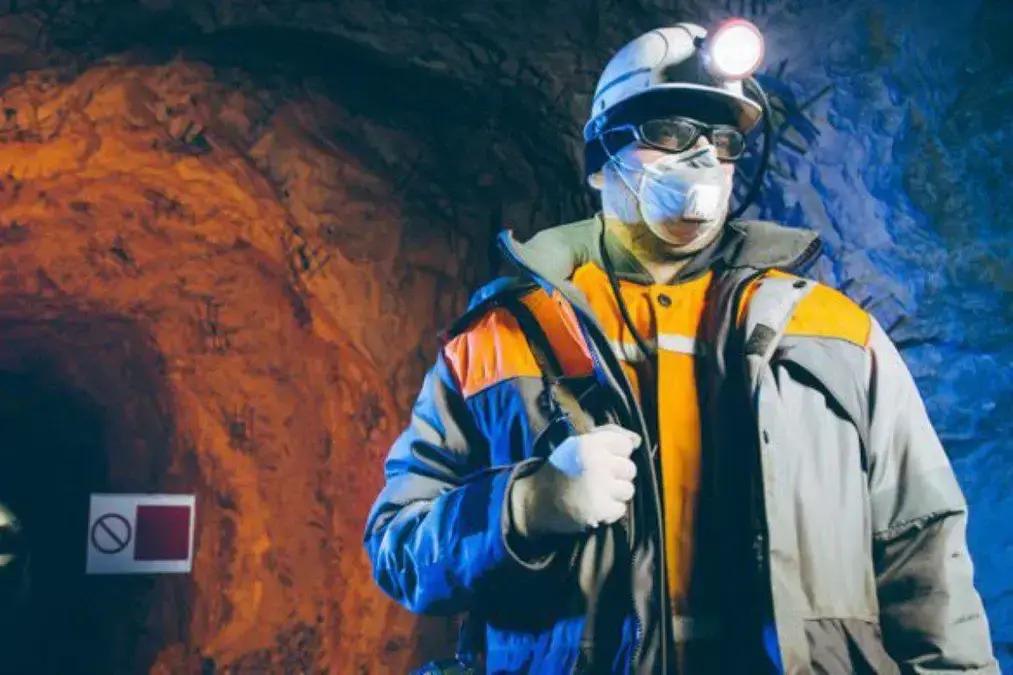 Deslistagem de ações da Aura Minerals