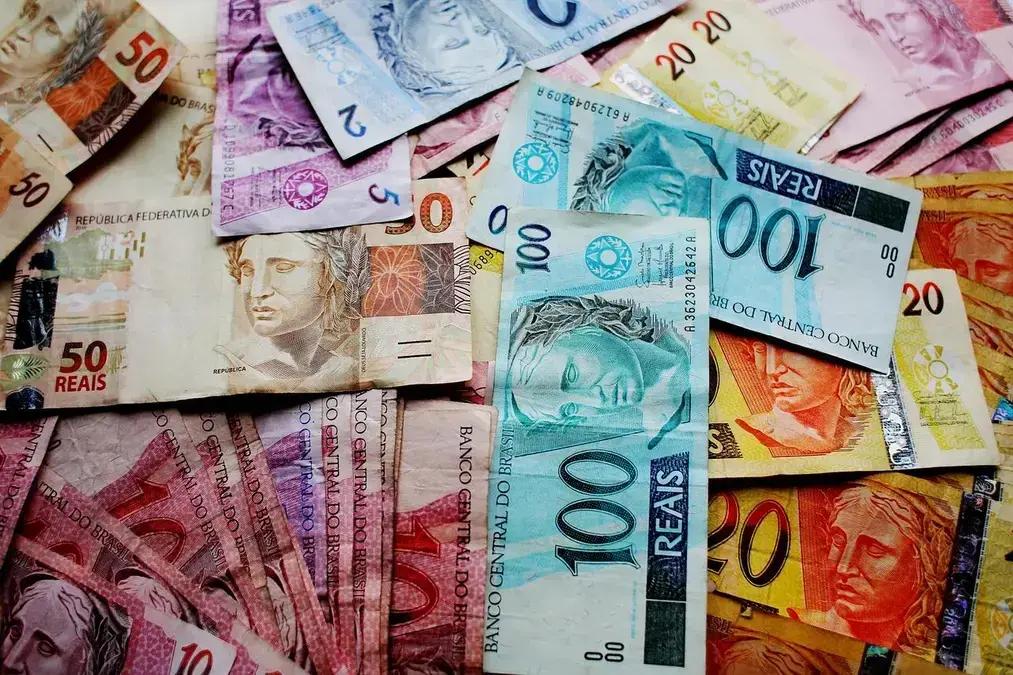 Renda comprometida com contas