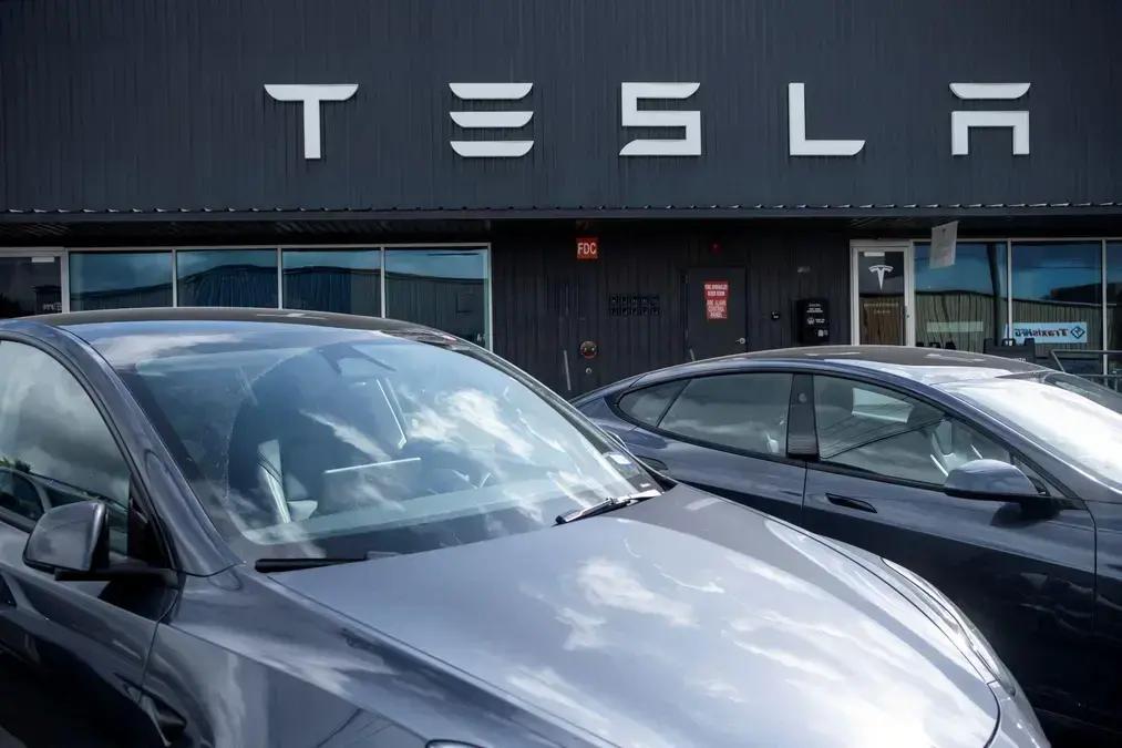 Ação contra Tesla