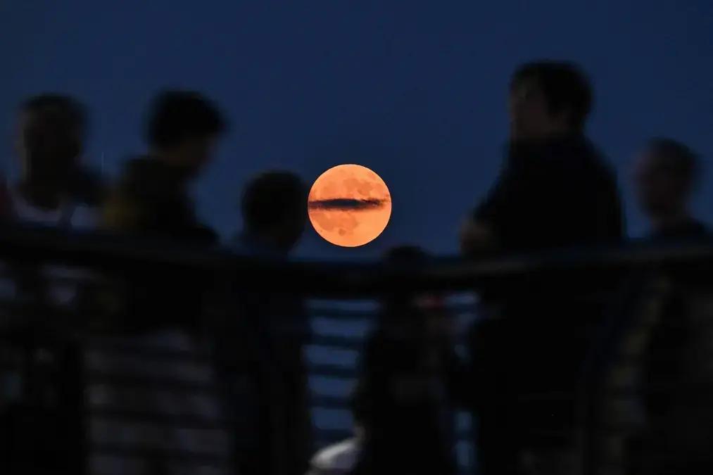Eclipse lunar total