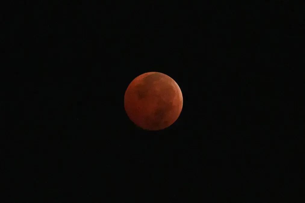Eclipse lunar total
