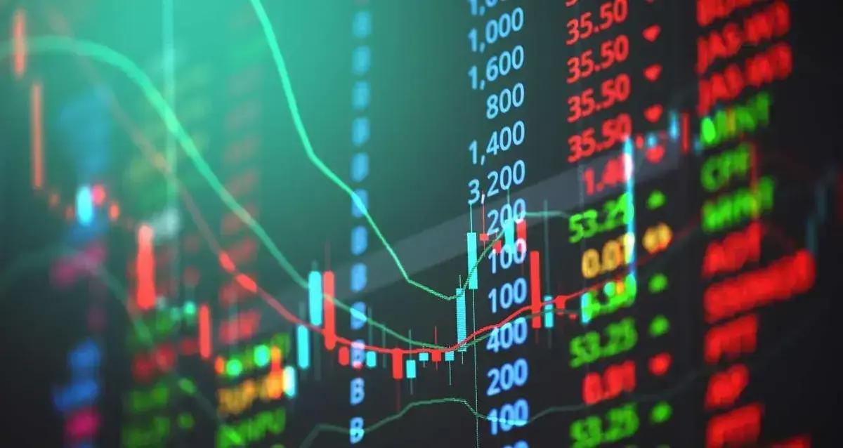 Ibovespa volta a recordes