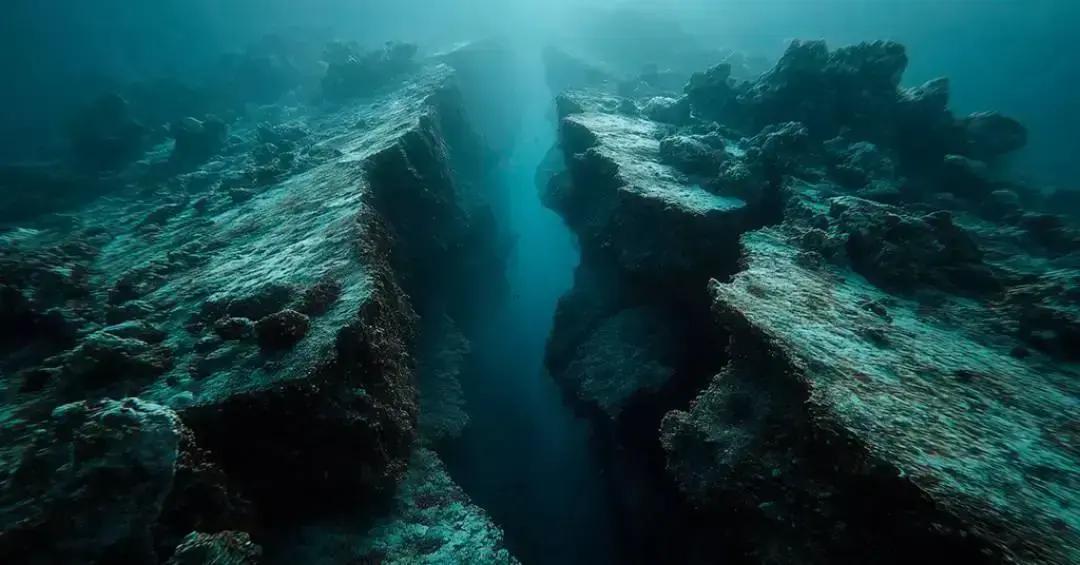 Quebra da placa oceânica