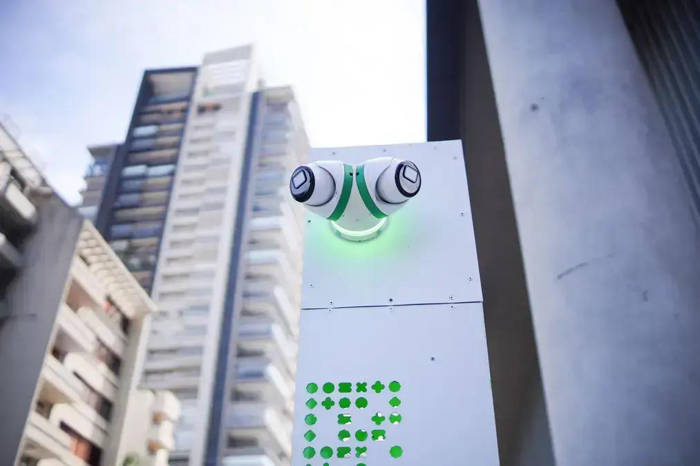 Torres de vigilância com câmeras