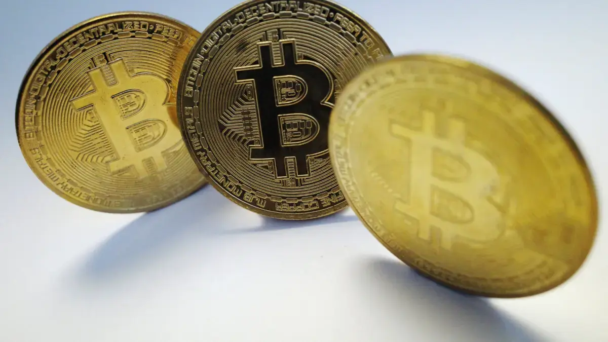 Bitcoin abaixo de US$ 100 mil